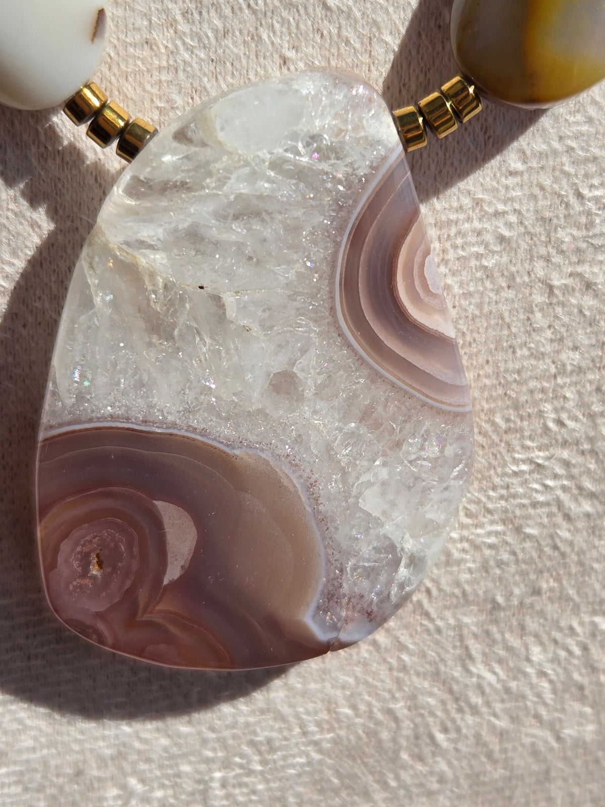 Agate Necklace with Mixed Beige and White Crackle Agate Pendant