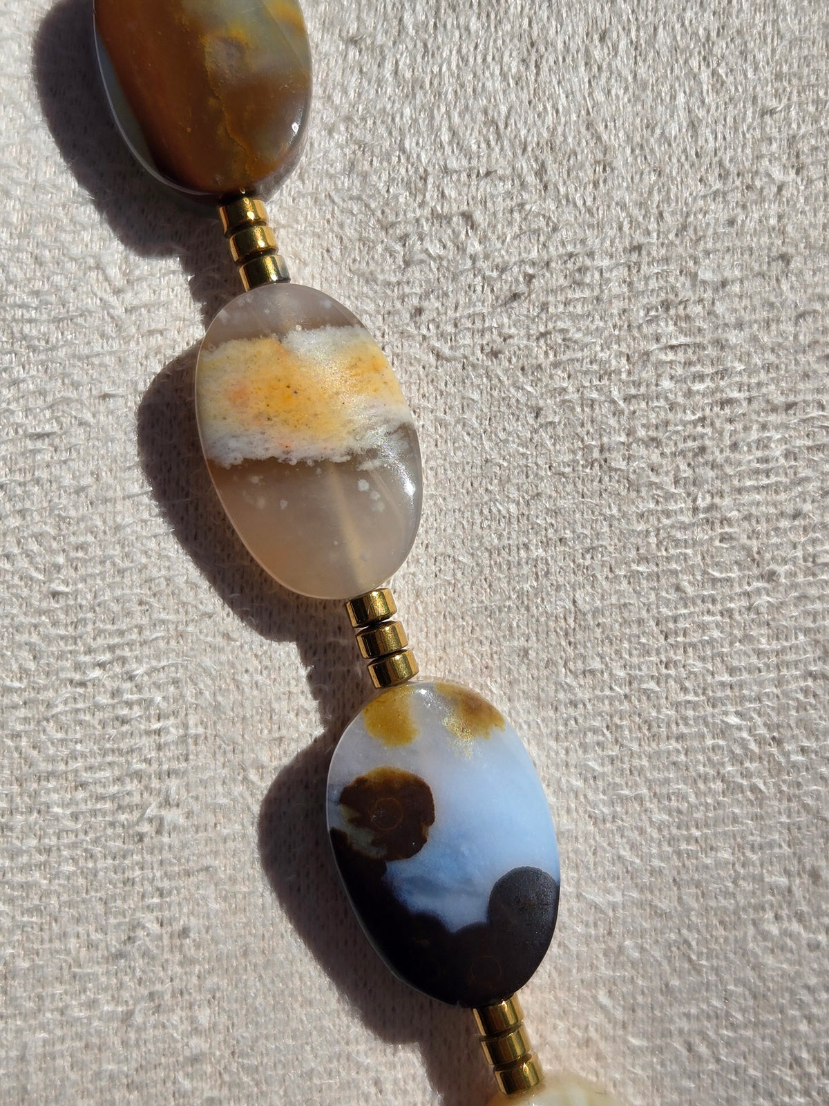 Agate Necklace with Mixed Beige and White Crackle Agate Pendant