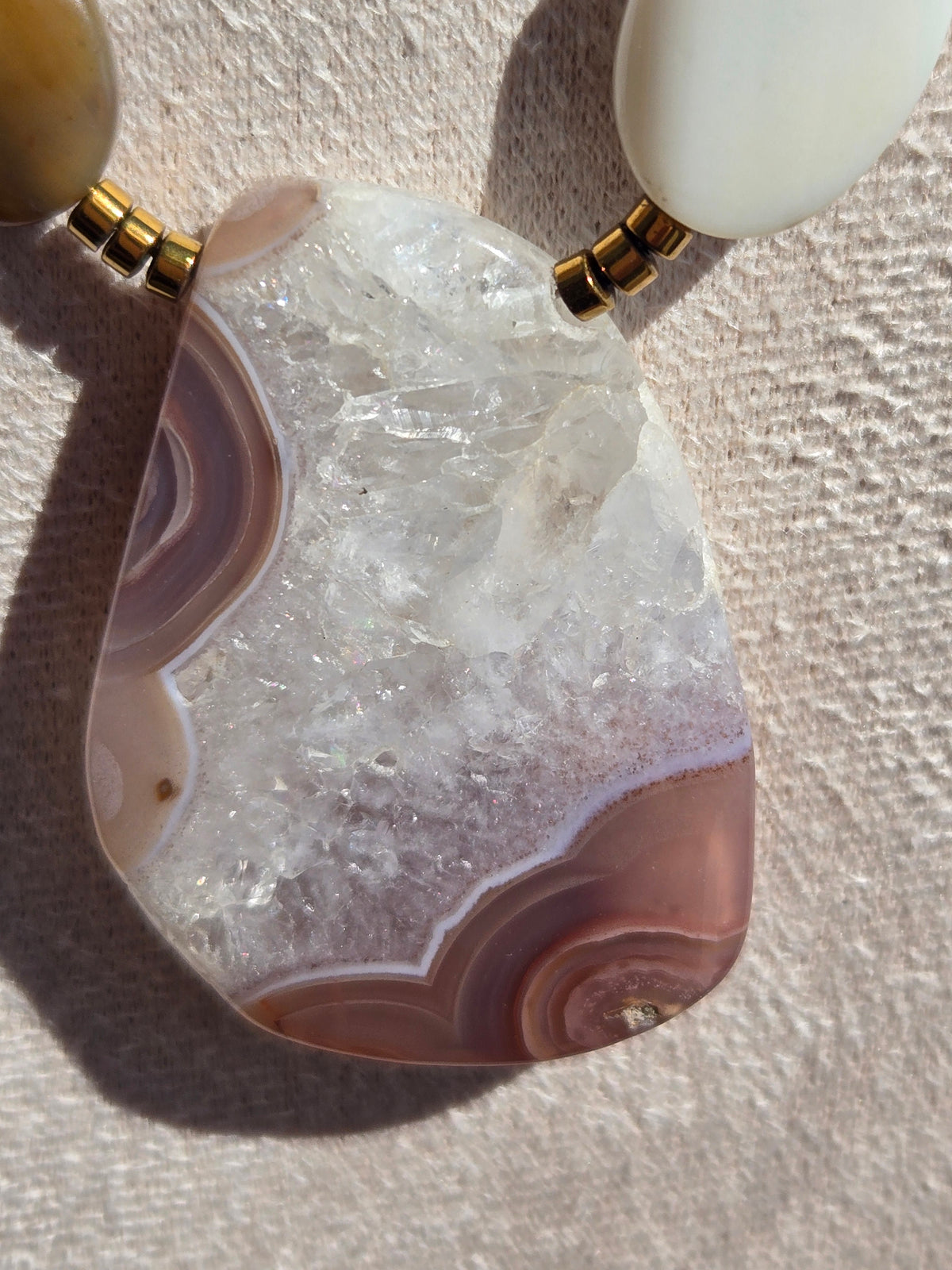 Agate Necklace with Mixed Beige and White Crackle Agate Pendant
