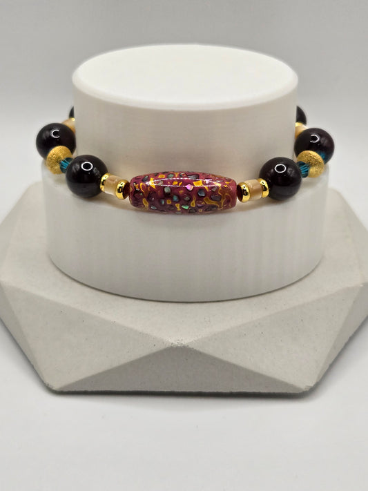 Daqi, Garnet and Shell Bracelet