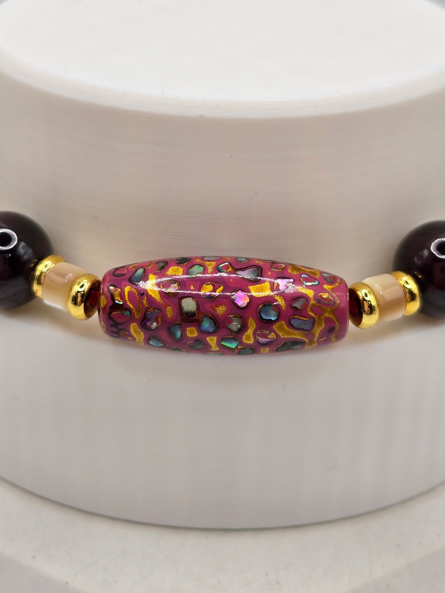 Daqi, Garnet and Shell Bracelet