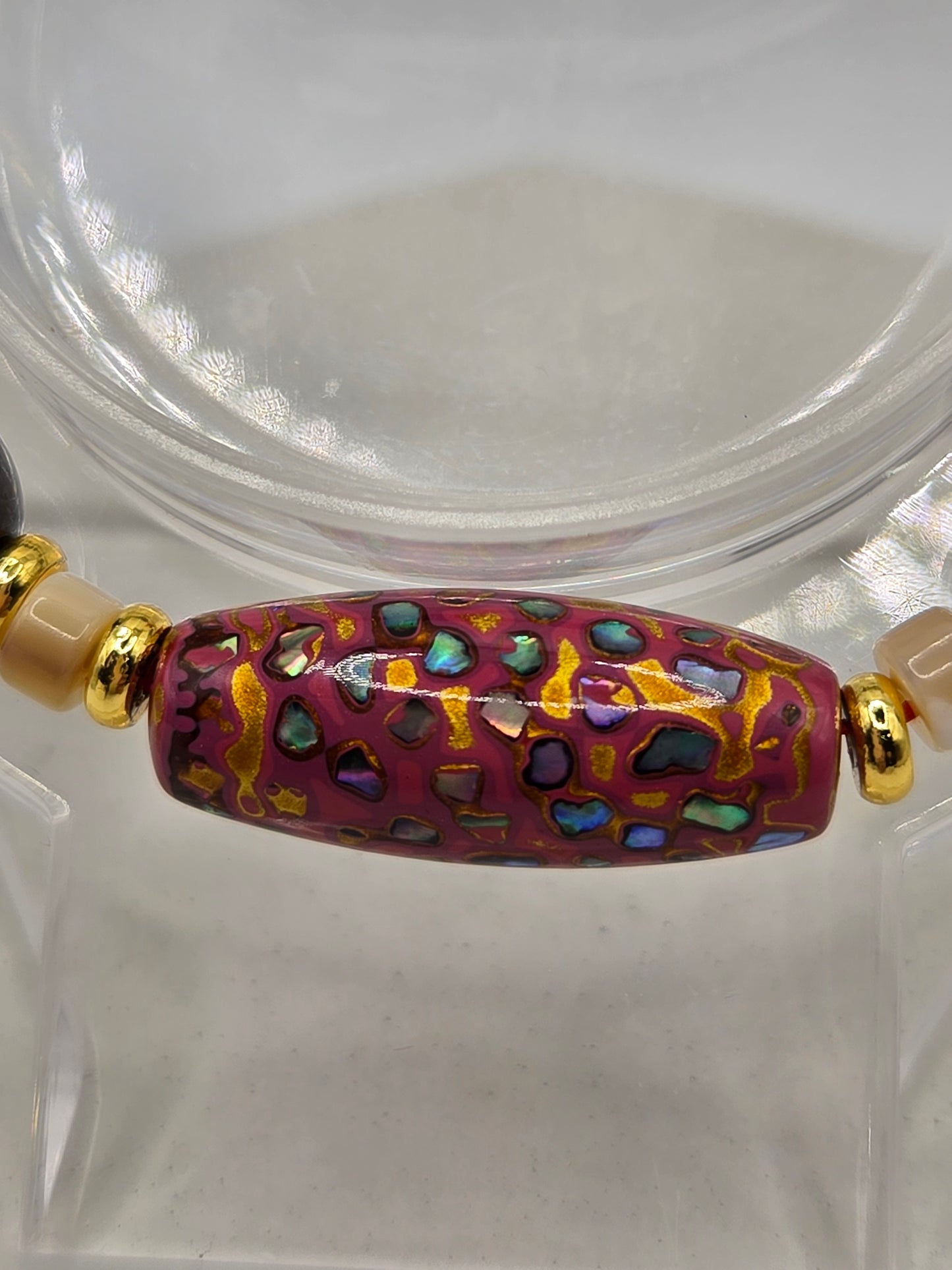 Daqi, Garnet and Shell Bracelet
