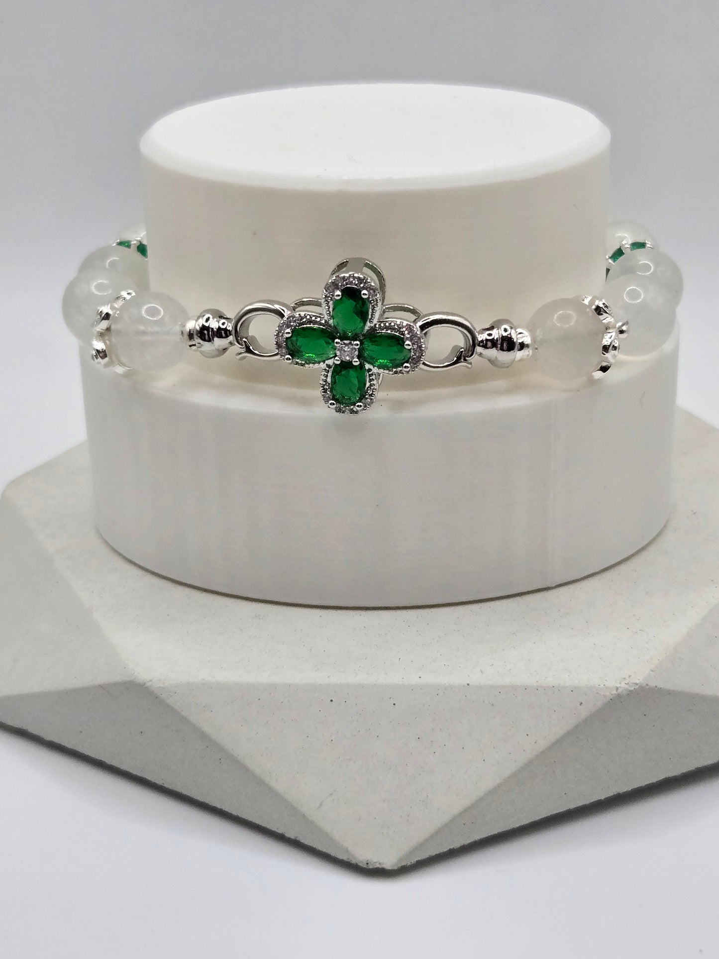 Moonstone Bracelet with Green Clover Clasp – Elegant & Mystical Charm