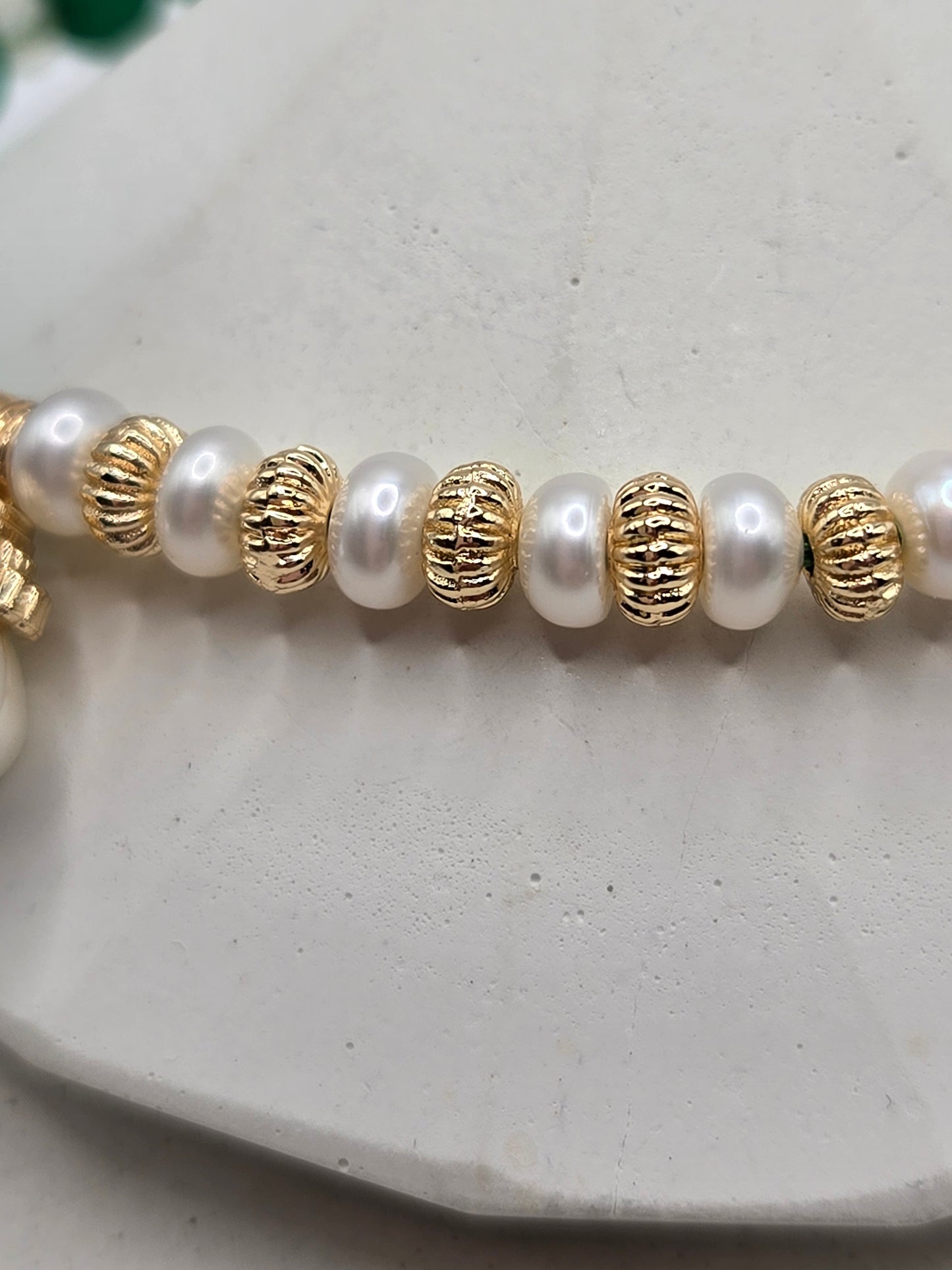 Green Agate & Pearl Necklace and Bracelet Set – Timeless Elegance & Feminine Charm
