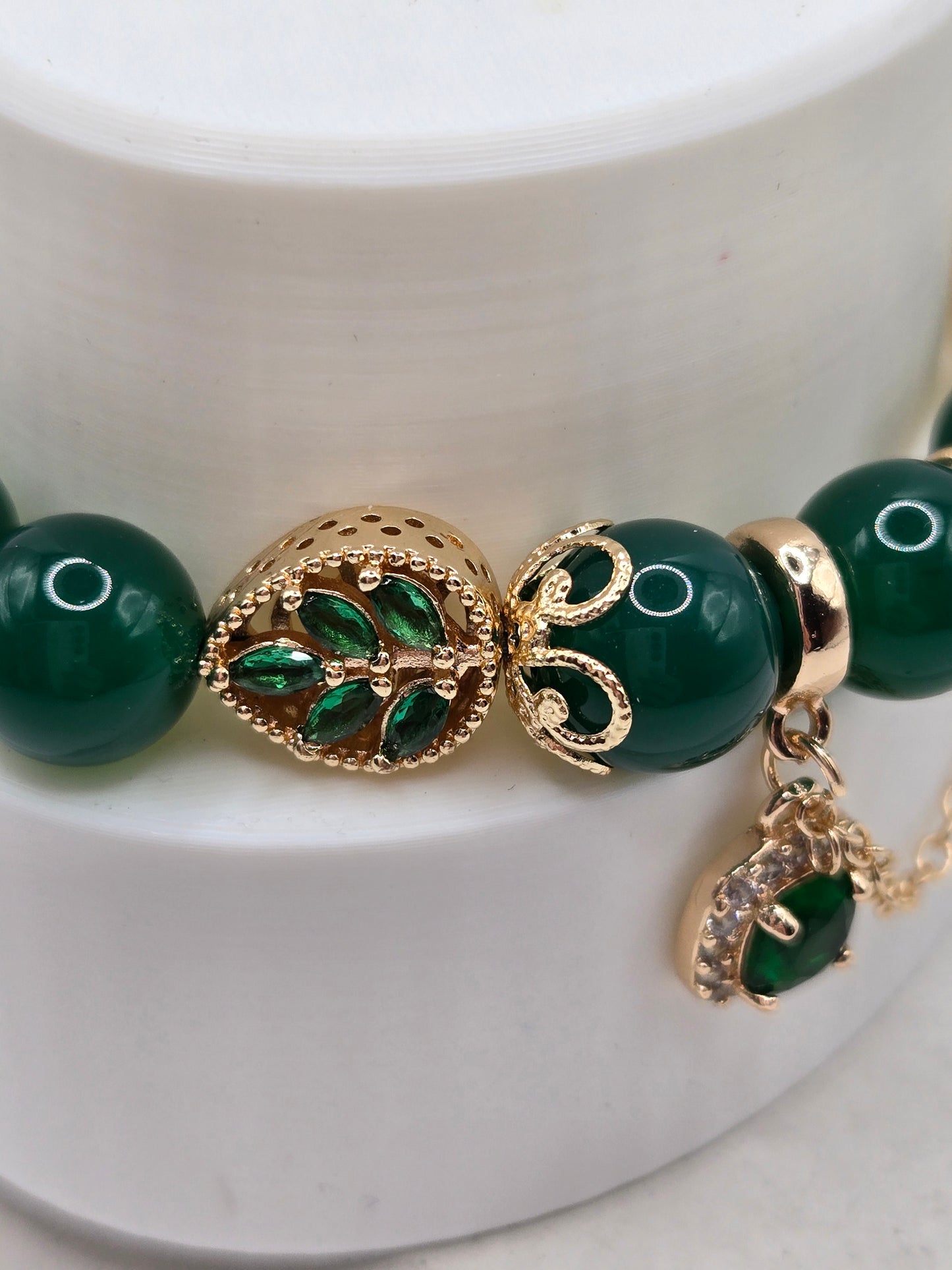 Green Agate Bracelet with Crystal Leaf Charms – Elegant & Nature-Inspired