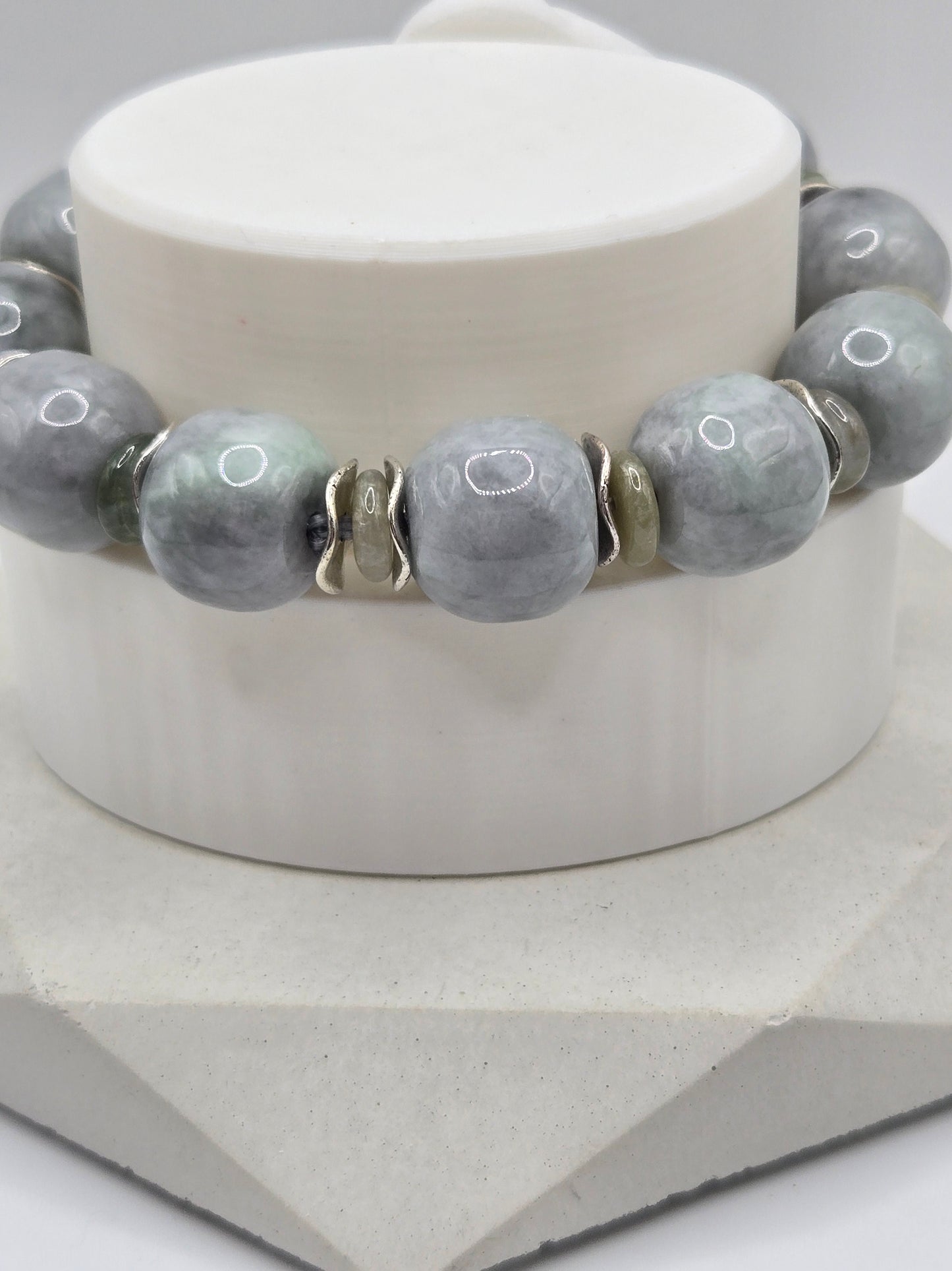 Pale Green Jade and Agate Rose Bracelet